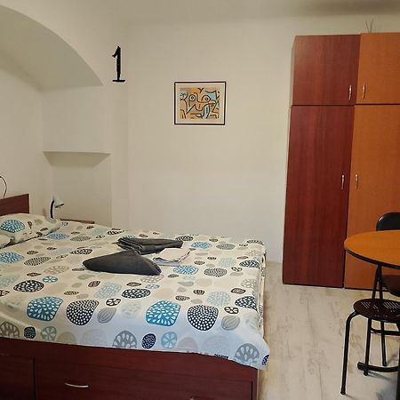 Central Studio In Historic Center Braşov Esterno foto