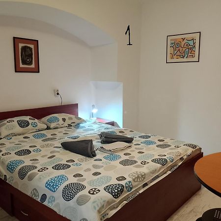 Central Studio In Historic Center Braşov Esterno foto