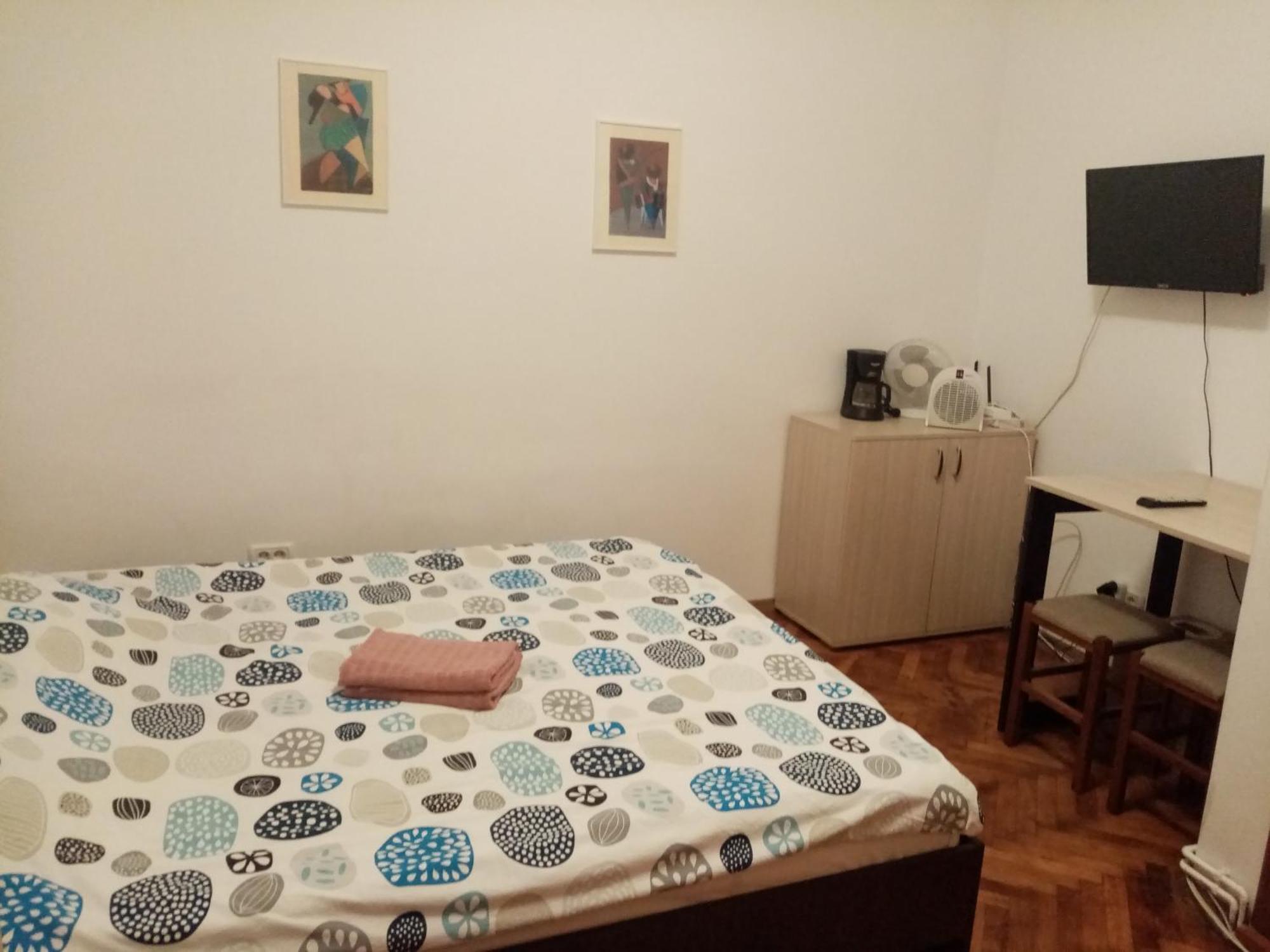 Central Studio In Historic Center Braşov Esterno foto
