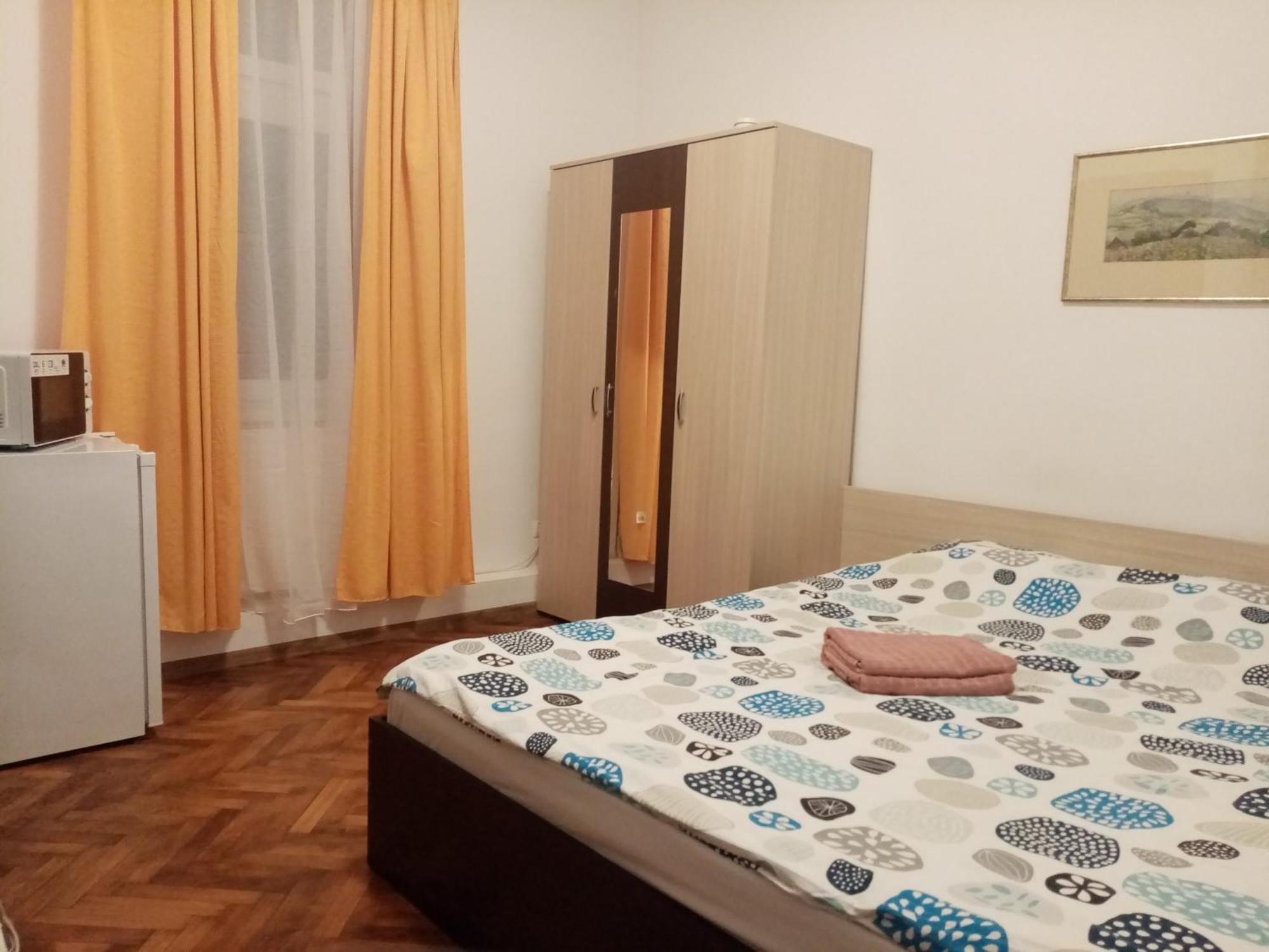 Central Studio In Historic Center Braşov Esterno foto