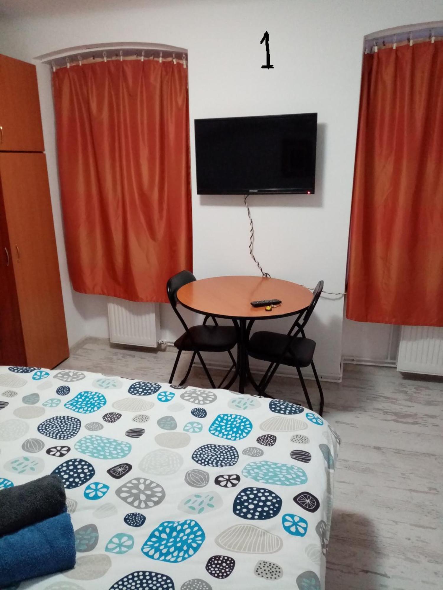Central Studio In Historic Center Braşov Esterno foto